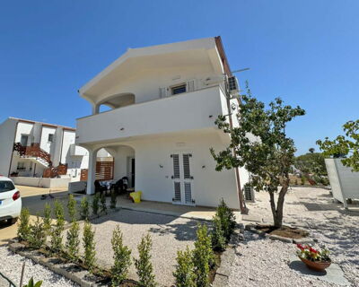 Modern and affordable apartment on the beach - No. 142
