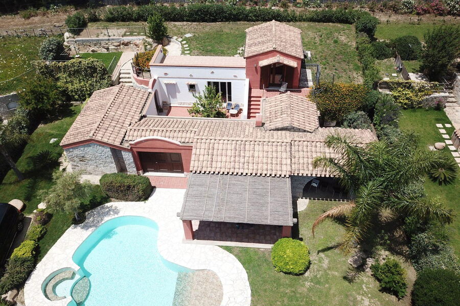 Tower villa with Pool - No. S483