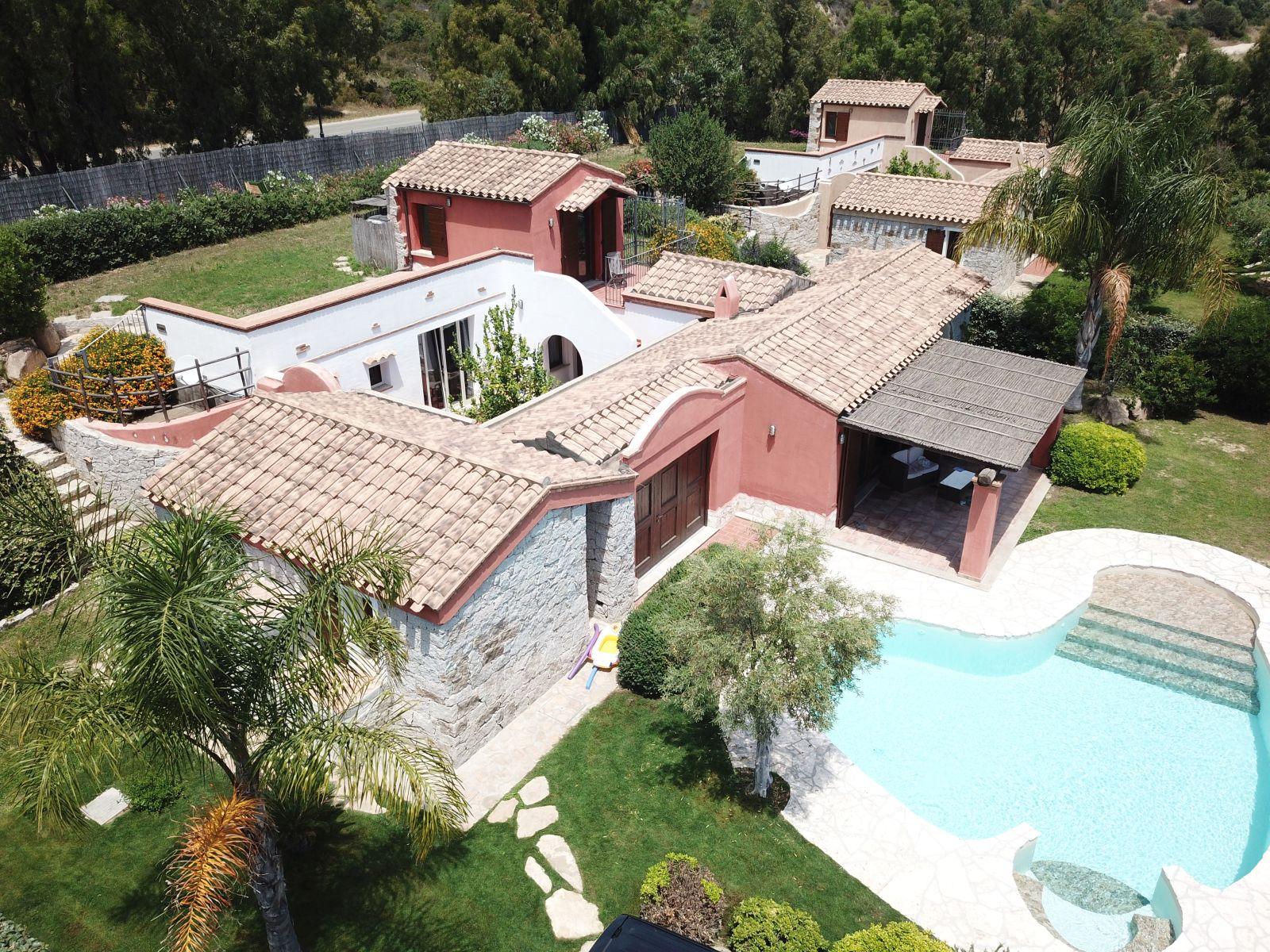 Tower villa with Pool - No. S483